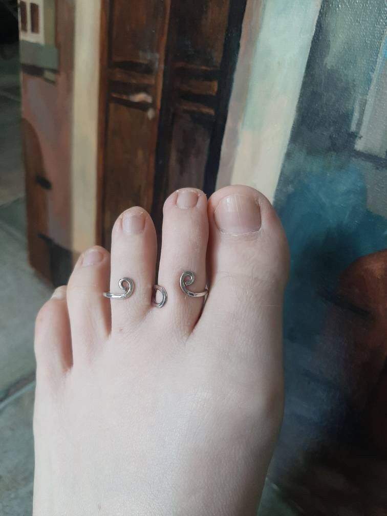 Close-up of a sterling silver 925 toe splint with adjustable two ring construction