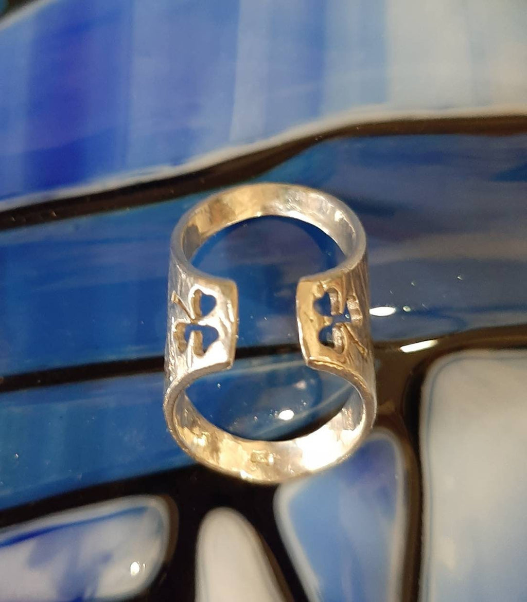 Adjustable finger splint ring worn to support  finger