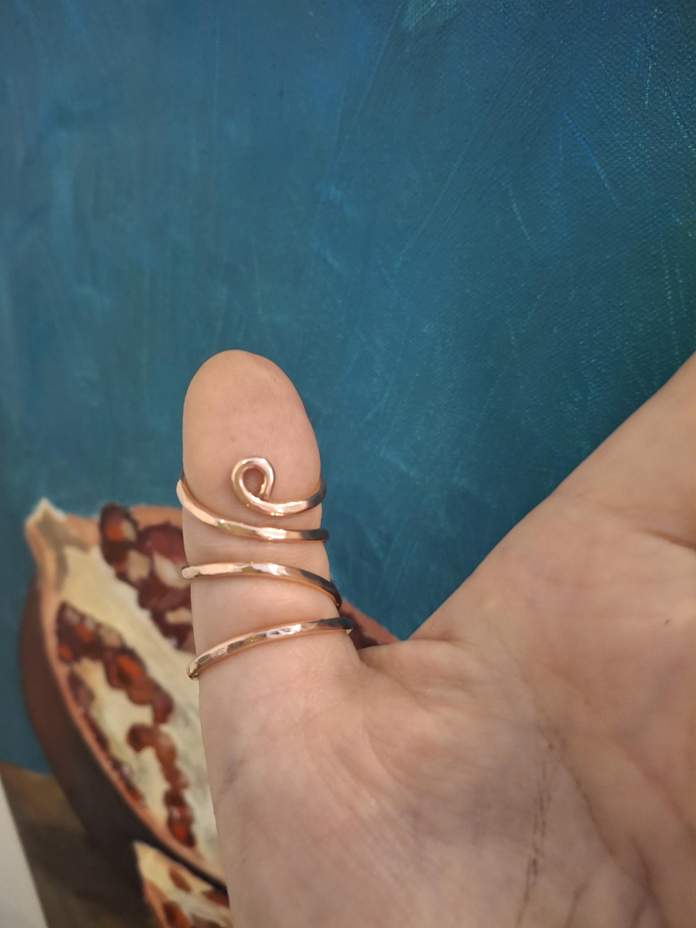 Copper thumb splint ring worn on the hand for  joint support