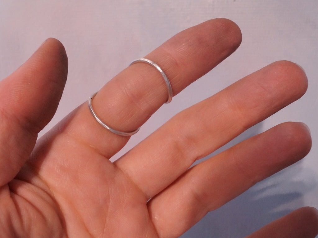 Elegant silver  finger splint helping stabilize DIP joint.