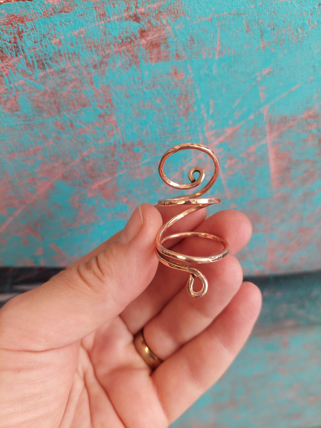 Handcrafted copper thumb splint ring for joint stabilization