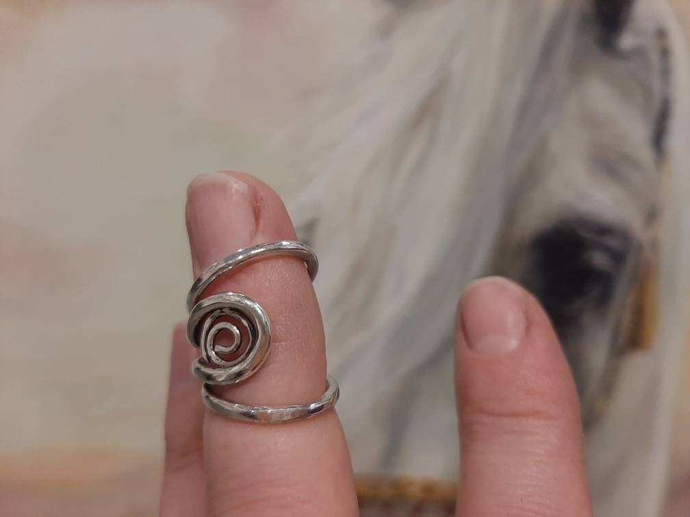 Side view of a finger splint ring created to help correct lateral finger deviation