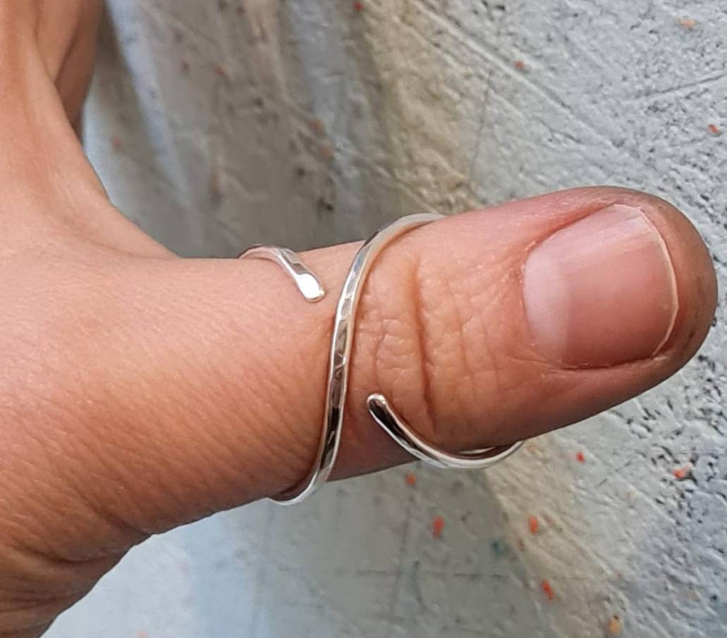 Adjustable hammered thumb splint ring worn for  support and thumb stabilization