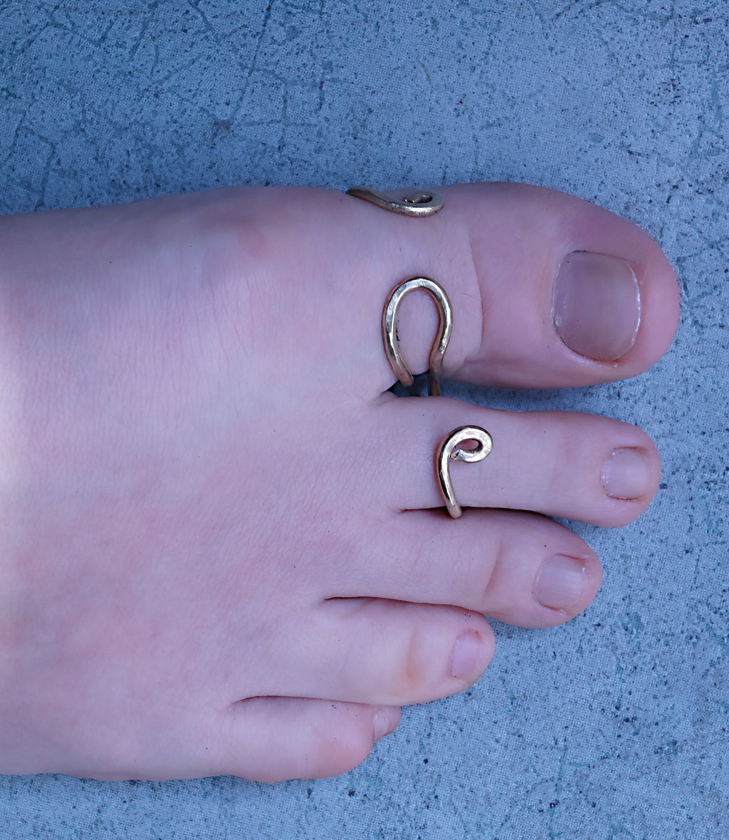 Close-up of an adjustable two ring toe splint with handcrafted details